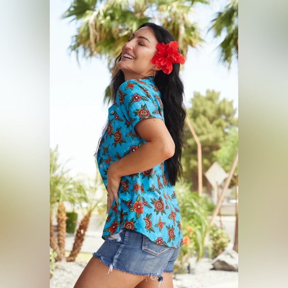 Dixxon Stay Gold Party Shirt Medium women’s Hawaiian blue red floral button up - Picture 4 of 12